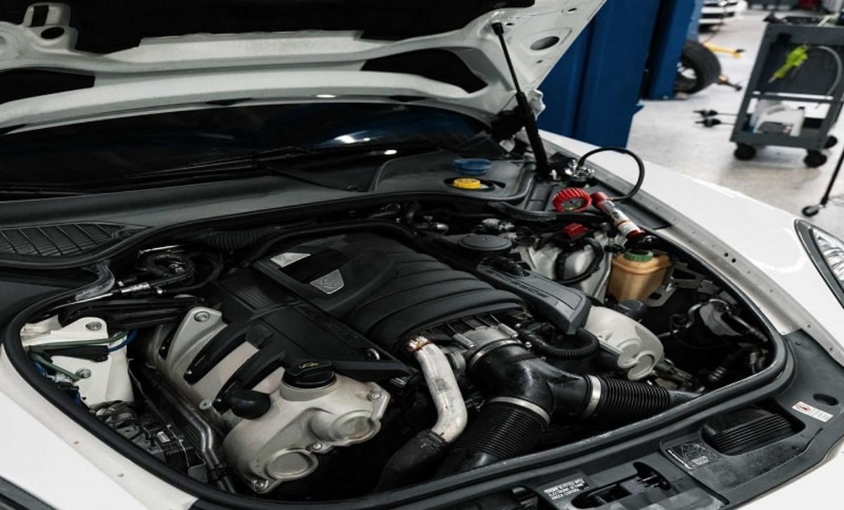 Bảo dưỡng xe Porsche tại gara