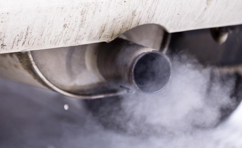 xe ô tô xả ra khói