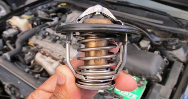 van hằng nhiệt ô tô là gì