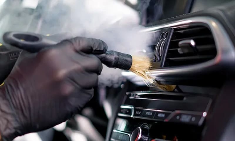 xử lý điều hòa ô tô bị hôi