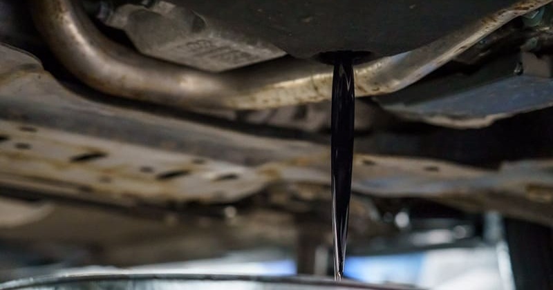 vì sao dầu hộp số ô tô bị cháy khét