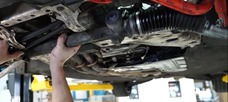 hiện tượng vô lăng ô tô bị rung khi chạy